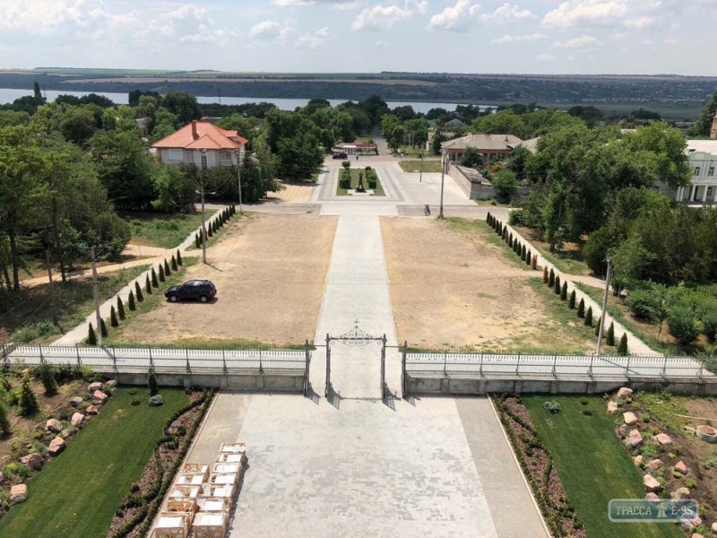 В Болграде благоустраивают территорию Спасо-Преображенского собора к 180-летию храма