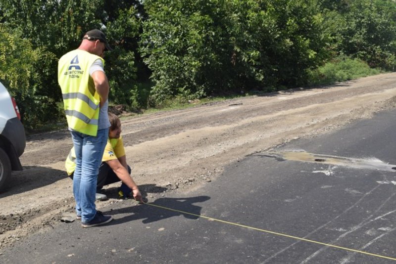 Специалисты «Дорожного контроля качества» проверяют выполненный ремонт трассы Одесса-Рени