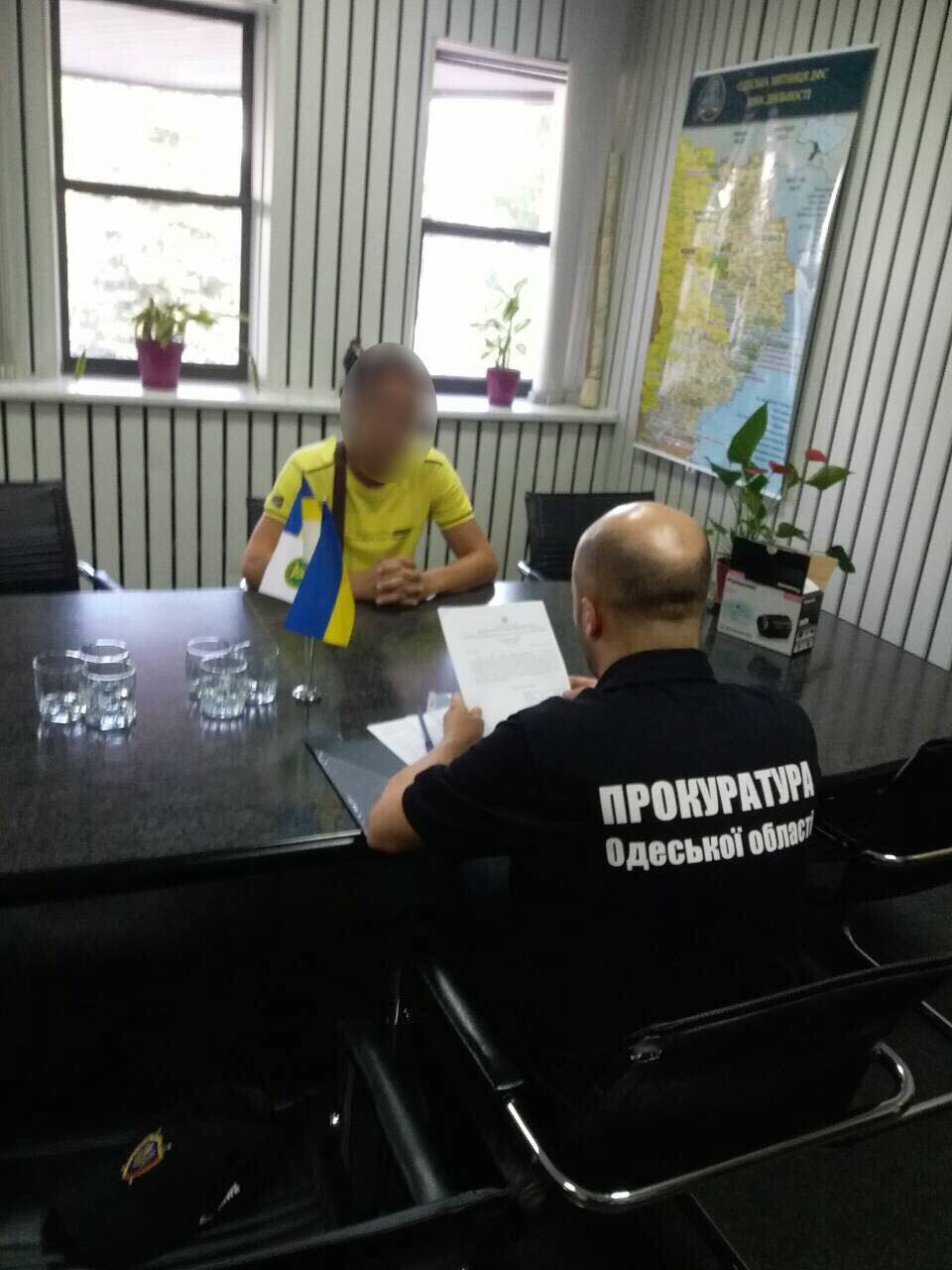 Белгород-Днестровский таможенник помог импортеру "сэкономить" 400 тыс.грн
