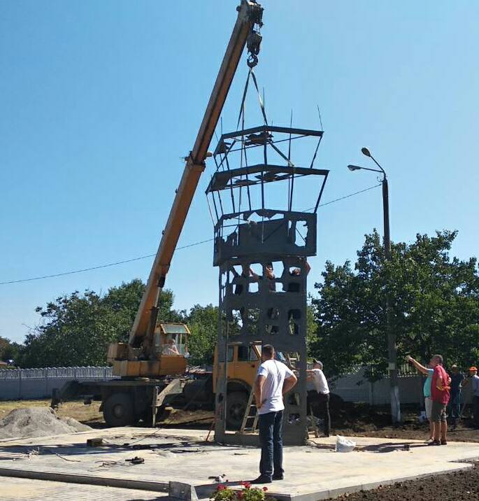 В Одесской области устанавливают памятник Защитникам Украины — в виде диспетчерской башни Донецкого аэропорта