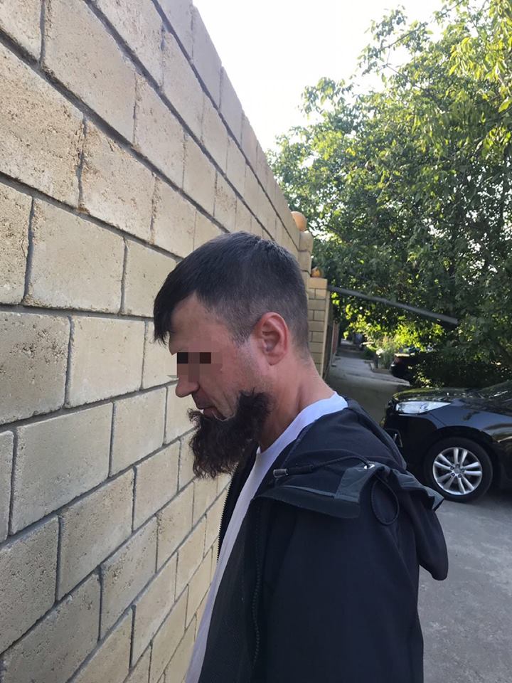 В Одессе задержали киллера из банды "Олега Ренийского" благодаря тому, что у него отклеилась "борода"