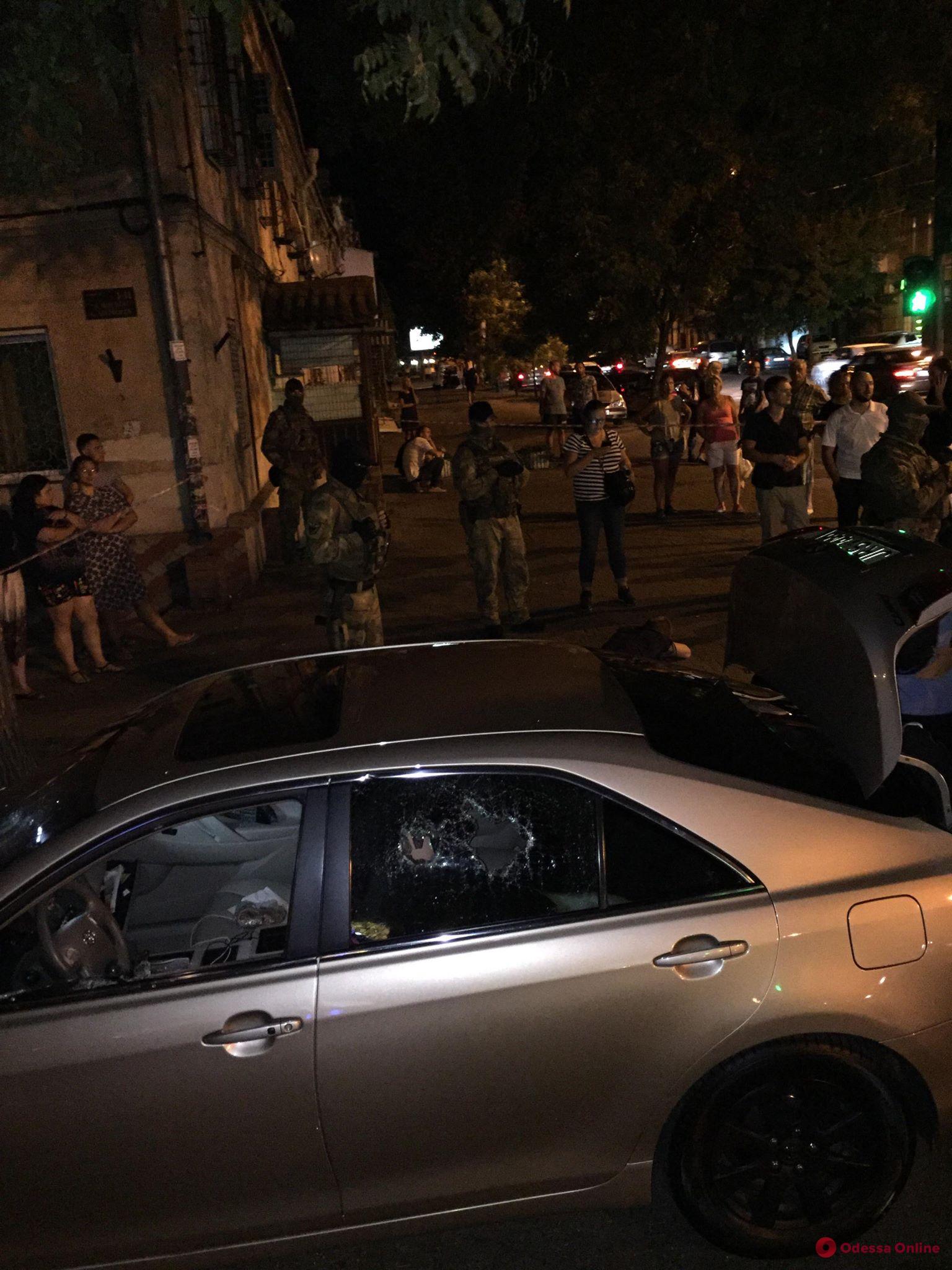 В центре Одессы задержали этническую банду торговцев оружием (ФОТО)