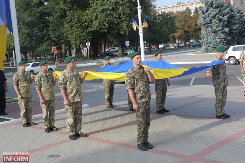 "Голубые небеса, жёлтые поля, Это Украина — Родина твоя!": Измаил празднует День флага