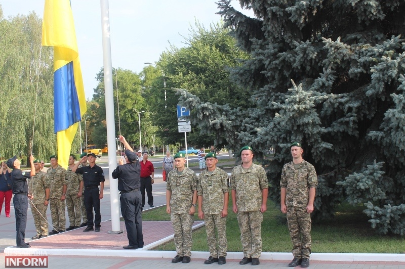 "Голубые небеса, желтые поля, Это Украина - Семья твоя!": Измаил празднует День флага