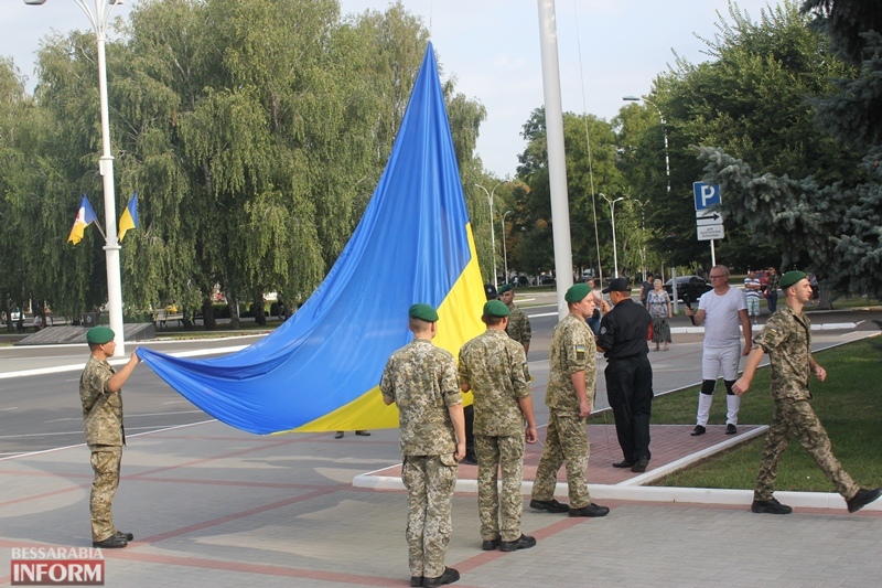 "Голубые небеса, жёлтые поля, Это Украина — Родина твоя!": Измаил празднует День флага