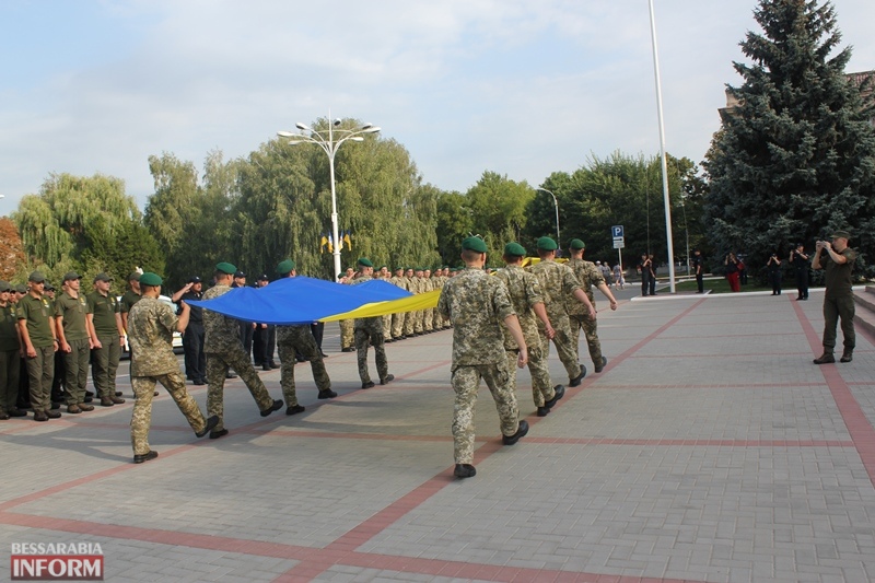 "Голубые небеса, желтые поля, Это Украина - Семья твоя!": Измаил празднует День флага