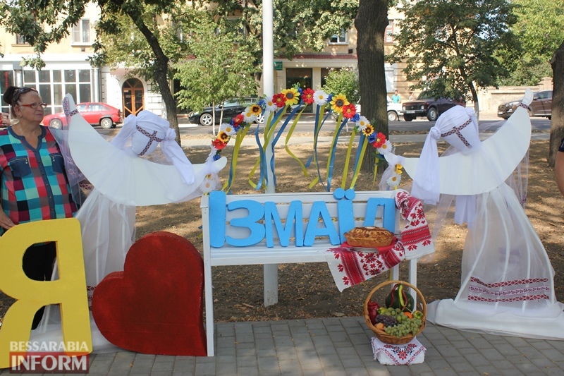 Торжественный митинг, возложение цветов, шикарная выставка и концерт: Измаил отмечает День Независимости