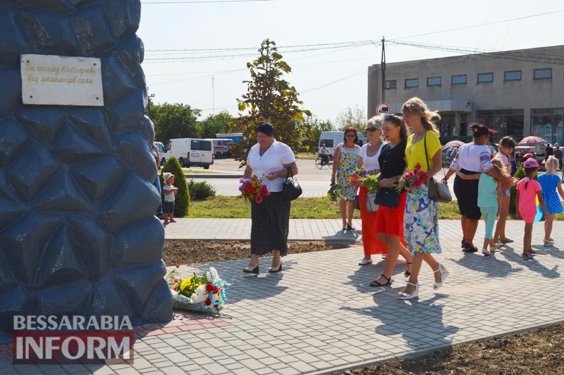 В селе Килийской ОТГ в честь Дня Независимости возложили цветы к памятнику Кобзарю и открыли имиджевый знак