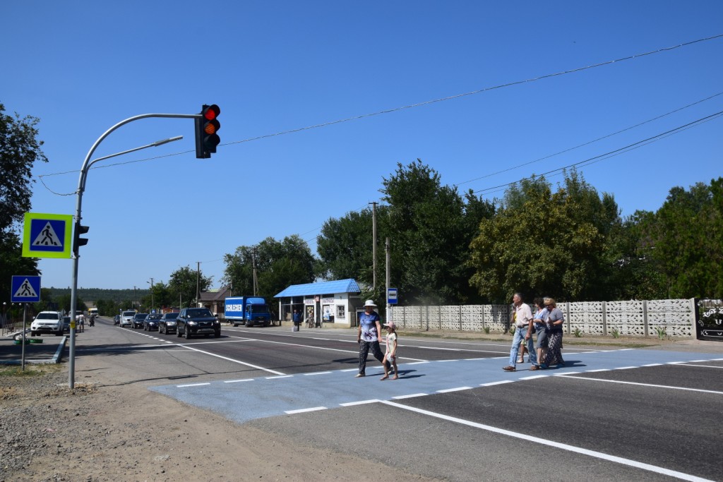 В селе Саратского района на трассе "Одесса-Рени" радуются новому светофору и думают над переименованием