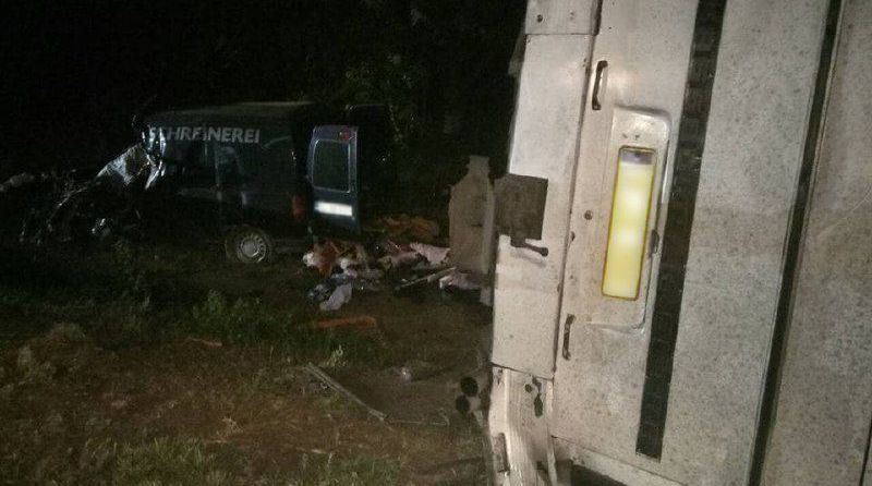 Автобус "Кишинев-Залив" попал в серьезное ДТП: три человека погибли и 12 пострадали (ФОТО)
