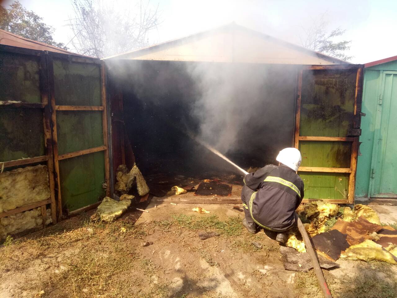 В Измаиле из-за неосторожного обращения с огнем сгорел гараж и 3 гектара сухой травы.