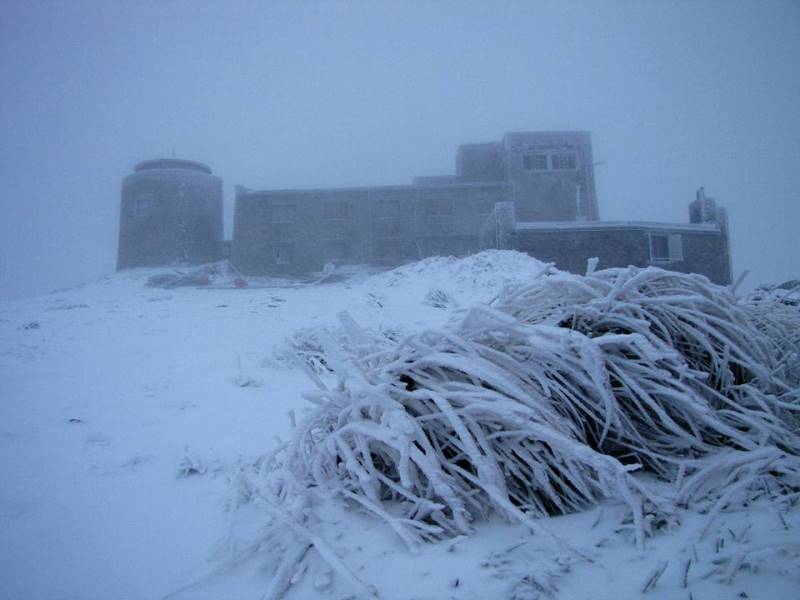 В Карпатах выпал первый снег: в сети появились завораживающие снимки