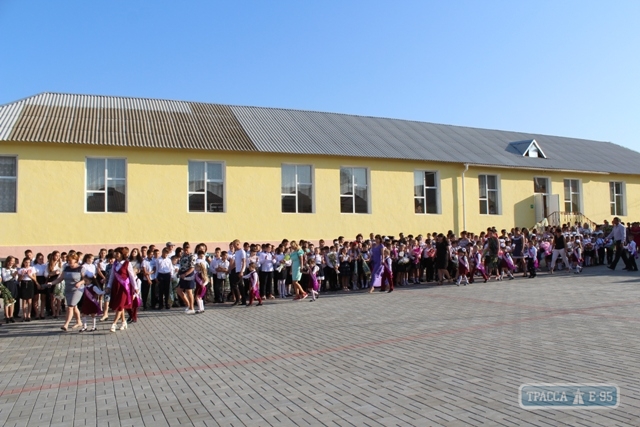В сельской школе Ренийского района заменили все окна и застелили плиткой.