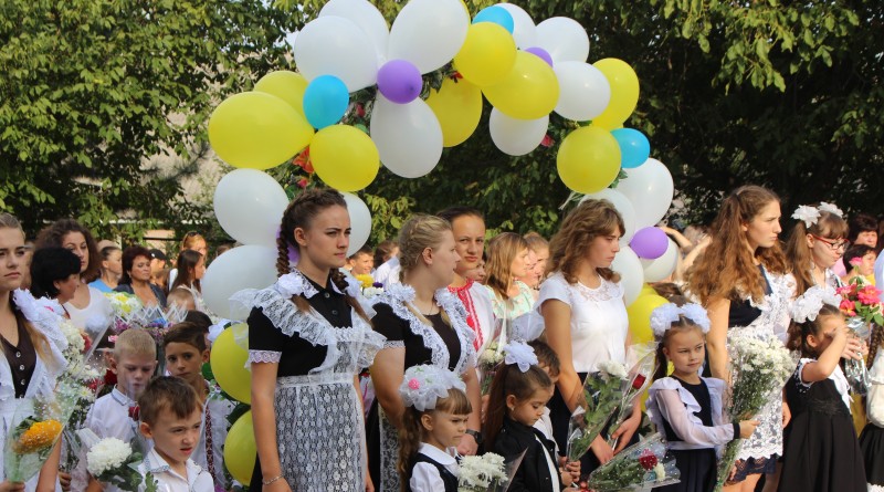 В Татарбунарских школах в День знаний прошли торжественные линейки