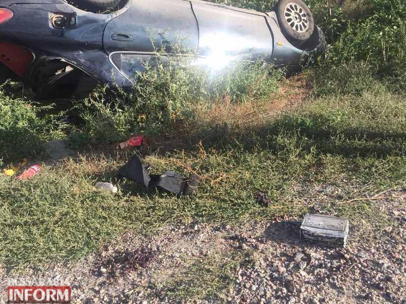 На трассе Одесса-Рени автомобиль слетел в кювет и перевернулся - двое пострадавших