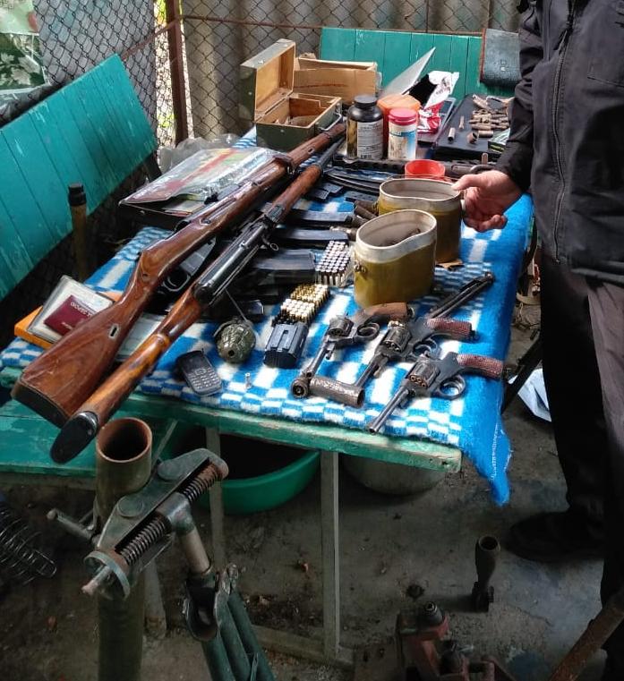 Минометы, винтовки, автоматы и самодельные снаряды - в Одесской области обнаружен "мастер" с сотнями боеприпасов