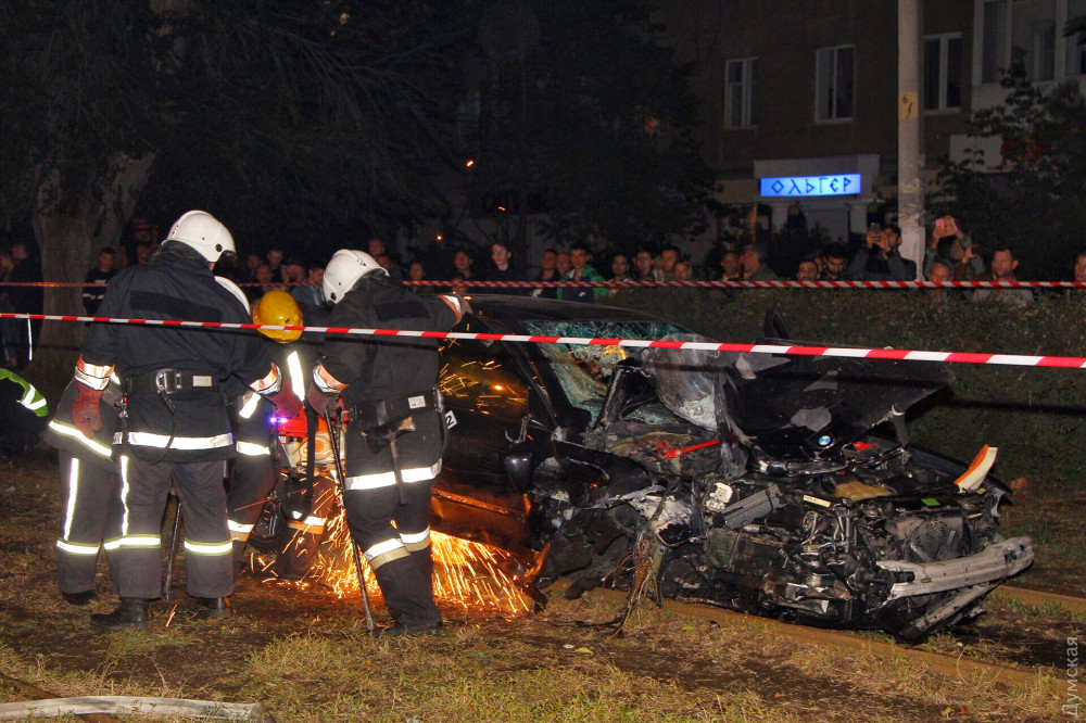 В Одессе BMW влетела в толпу прохожих: трое погибших и четверо пострадавших