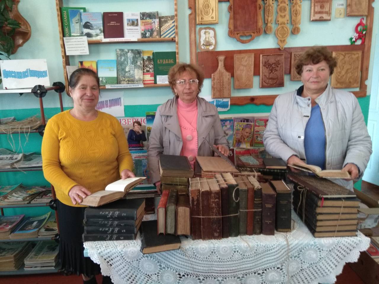 Библиотека села Килийской ОТГ пополнилась антикварными изданиями, которым могут позавидовать столичные читальные залы