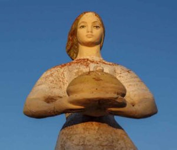 В Болградском районе реставрируют знаменитую скульптуру  «Хлеб-соль»
