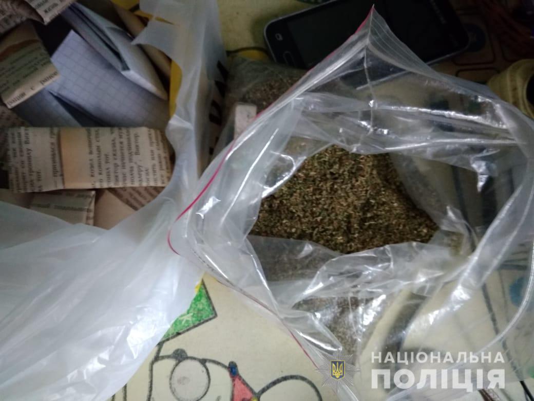 Расфасовал для удобства и хранил чисто для себя: наркотики в ассортименте обнаружили у жителя Болграда.