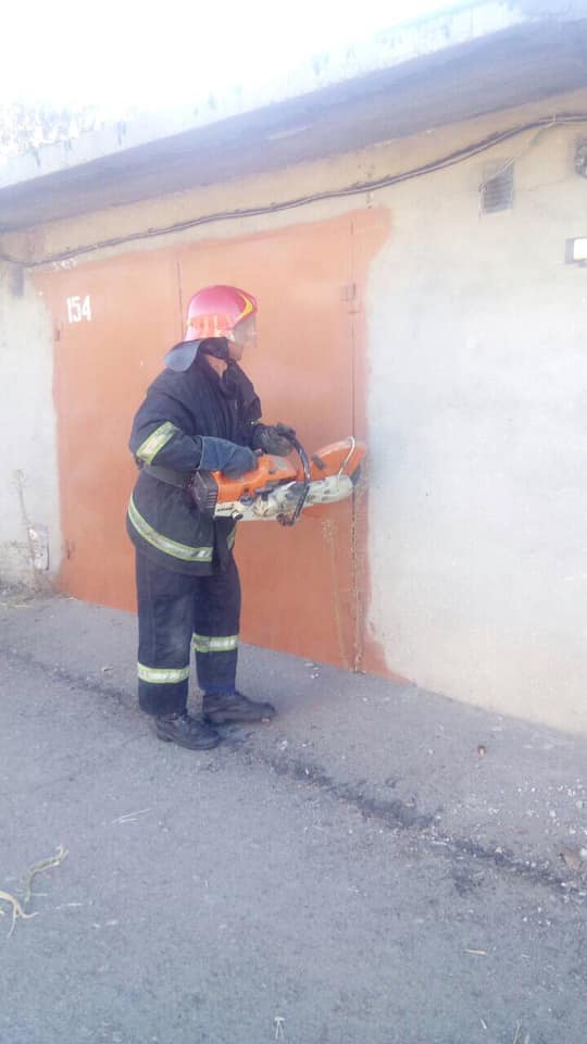 Пожар в гаражном кооперативе в Измаиле: огнеборцам удалось спасти