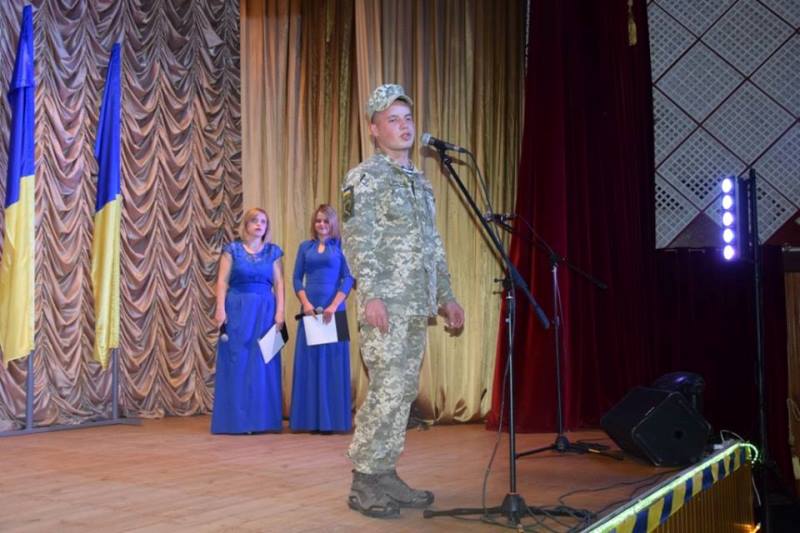 В Сарате для призывников организовали проводы в ряды украинской армии.