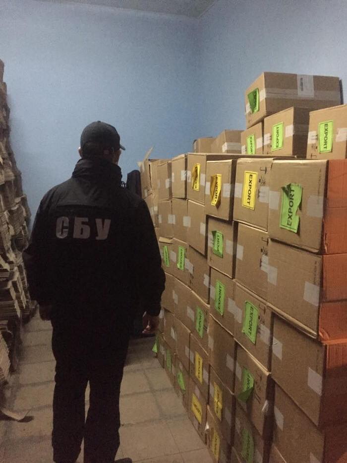 Контрабанда на 1,5 миллиона: правоохранители обнаружили склад с безакцизными сигаретами
