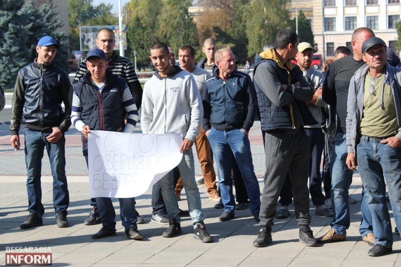Акция протеста под стенами Измаильской РГА: жители Озерного требуют соблюдения законности