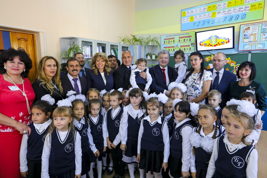 Президент Украины на праздновании 160-летия гимназии в Болграде пообещал защиту государственных меньшинств