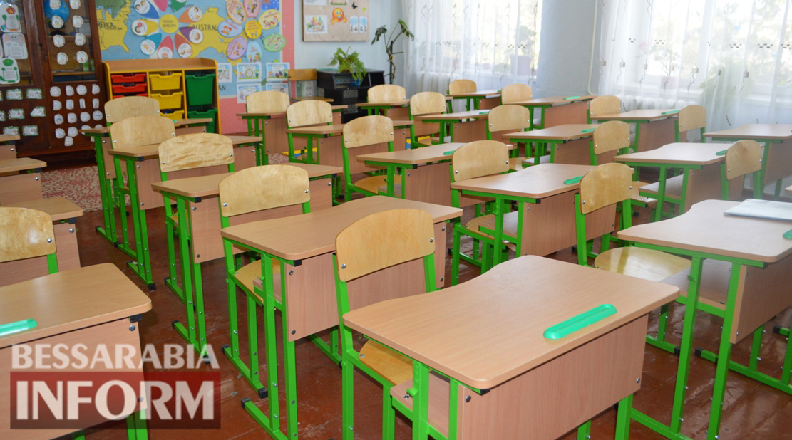 Пока дети на каникулах: в школы Килийского района завезли мебель по стандарту НУШ для первоклассников
