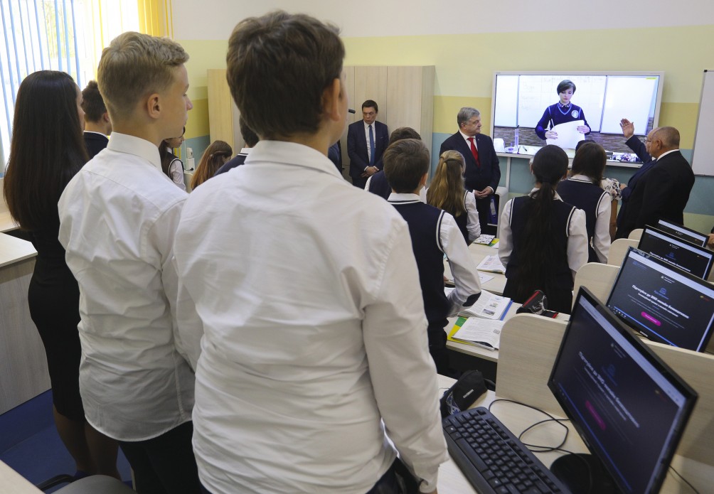 Президент Украины на праздновании 160-летия гимназии в Болграде пообещал защиту национальным меньшинствам