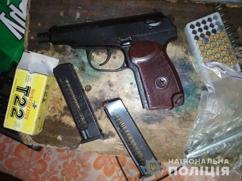 Купил через Интернет: у жителя Килийского района при обыске нашли пистолет Макарова и полсотни патронов
