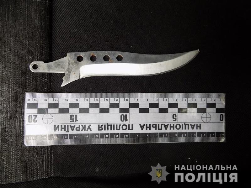 В Аккермане пьяный хулиган напал с ножом на полицейских