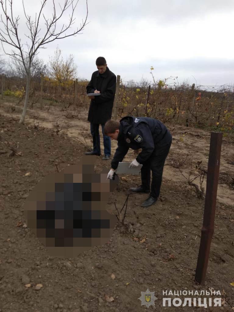 Самосожжение или жестокое убийство? В Болградском районе жена нашла на огороде сгоревший труп мужа (ФОТО)