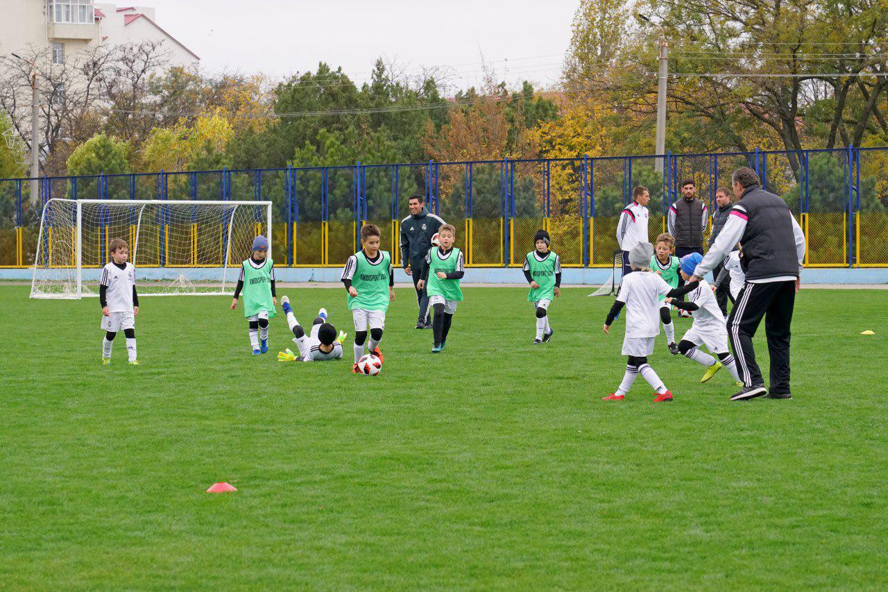 Легендарный футбольный клуб «Real Madrid» провел занятия с юными спортсменами из Одесской области