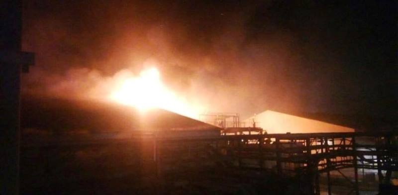 Масштабный пожар на маслозаводе под Одессой: 24 единицы пожарно-спасательной техники боролись с огнем на площади 1500 м²