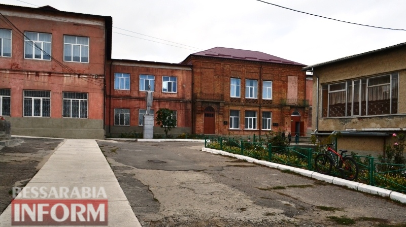 К радости первоклашкам: в Белгород-Днестровские школы привезли новые парты