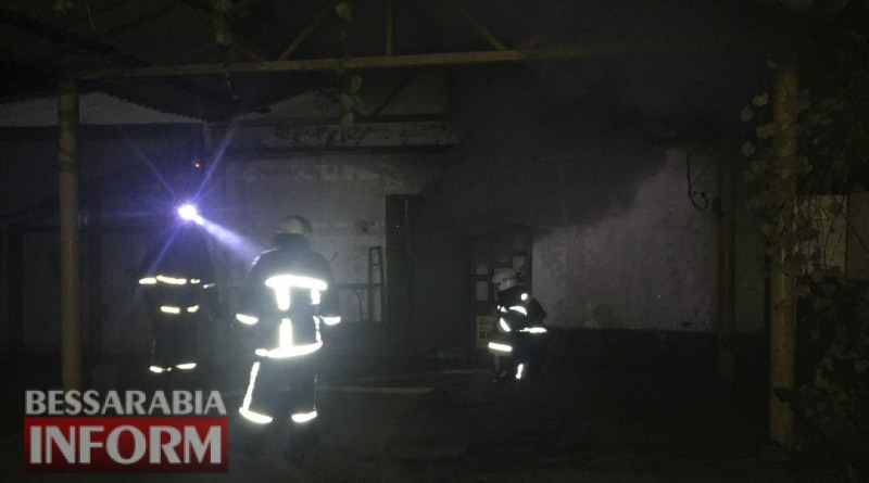 В Белгород-Днестровском районе горел шиномонтаж (ФОТО)