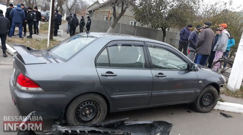 В Измаиле Mitsubishi Lancer протаранил спешащий на вызов автомобиль полиции охраны
