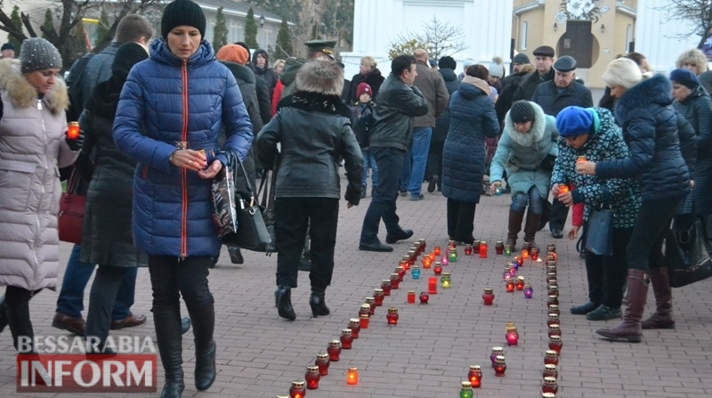 Жители Белгород-Днестровщины присоединились к всеукраинской акции "Зажги свечу памяти" (фото)