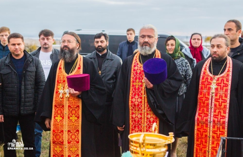 Болградский р-н: при въезде в село Криничное в храмовый праздник освятили Поклонный Крест