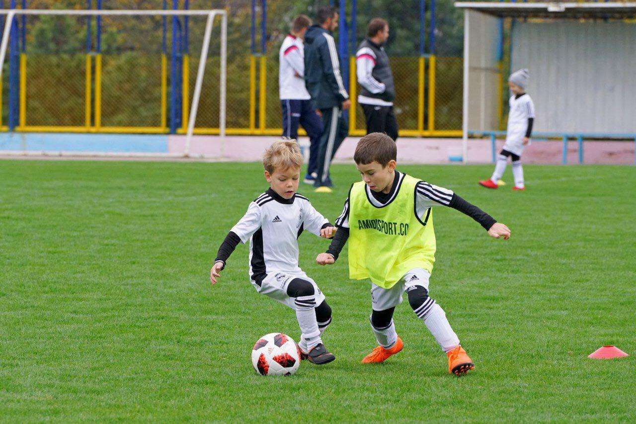 Легендарный футбольный клуб Real Madrid провел занятия с юными спортсменами из Одесской области.
