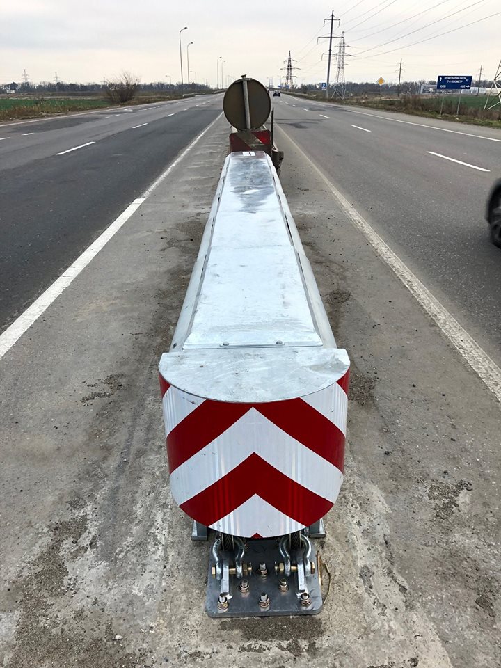 На дорогах Одесской области начали установку безопасных «отбойников» (ФОТО)