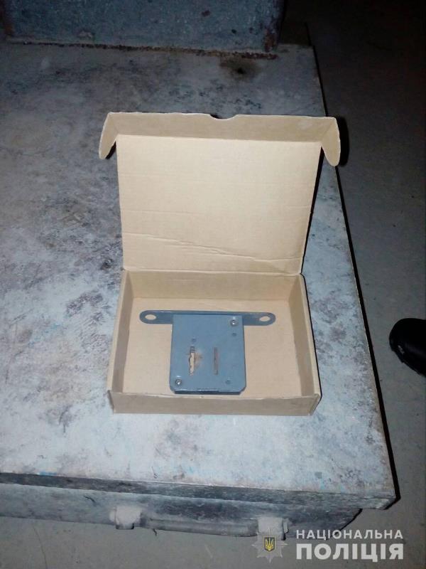 Злой жарт: полиция показала, что было в коробке с надписью "бомба", подброшенной в Ренийский РЭС