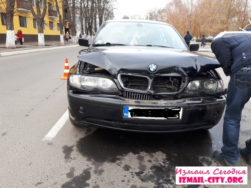Вечерние "догонялки" в Измаиле: на проспекте Суворова столкнулись Opel и Mercedes-Benz
