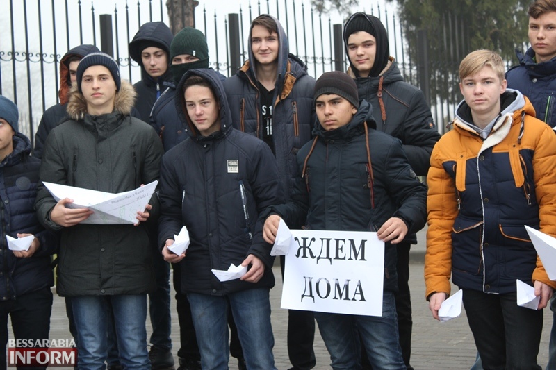 "Бумажный кораблик": в Измаиле прошла акция в поддержку захваченных россиянами украинских моряков