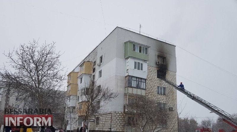 В Измаиле в результате масштабного пожара в многоэтажке сгорело несколько квартир. Есть пострадавший