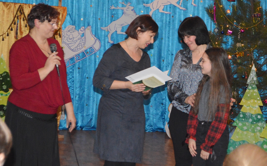 Хорошая традиция: в Вилковской школе поздравили отличников и их родителей