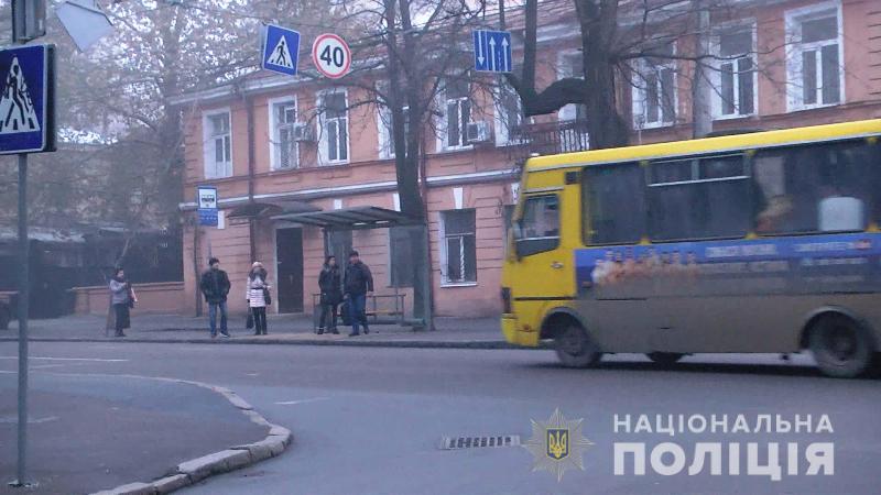 В Одессе полицейские «на горячем» задержали карманника (фото, видео)