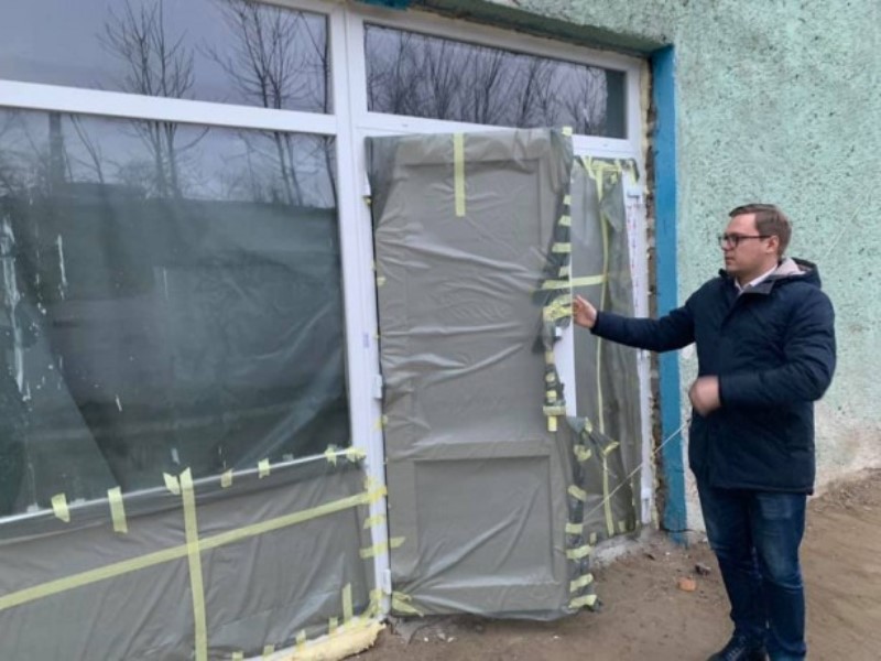 В Белгороде-Днестровском ремонтируют трибуны и манеж на стадионе ДЮСШ